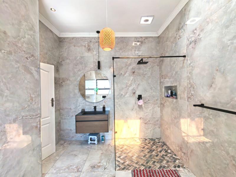 5 Bedroom Property for Sale in Welgelegen Western Cape